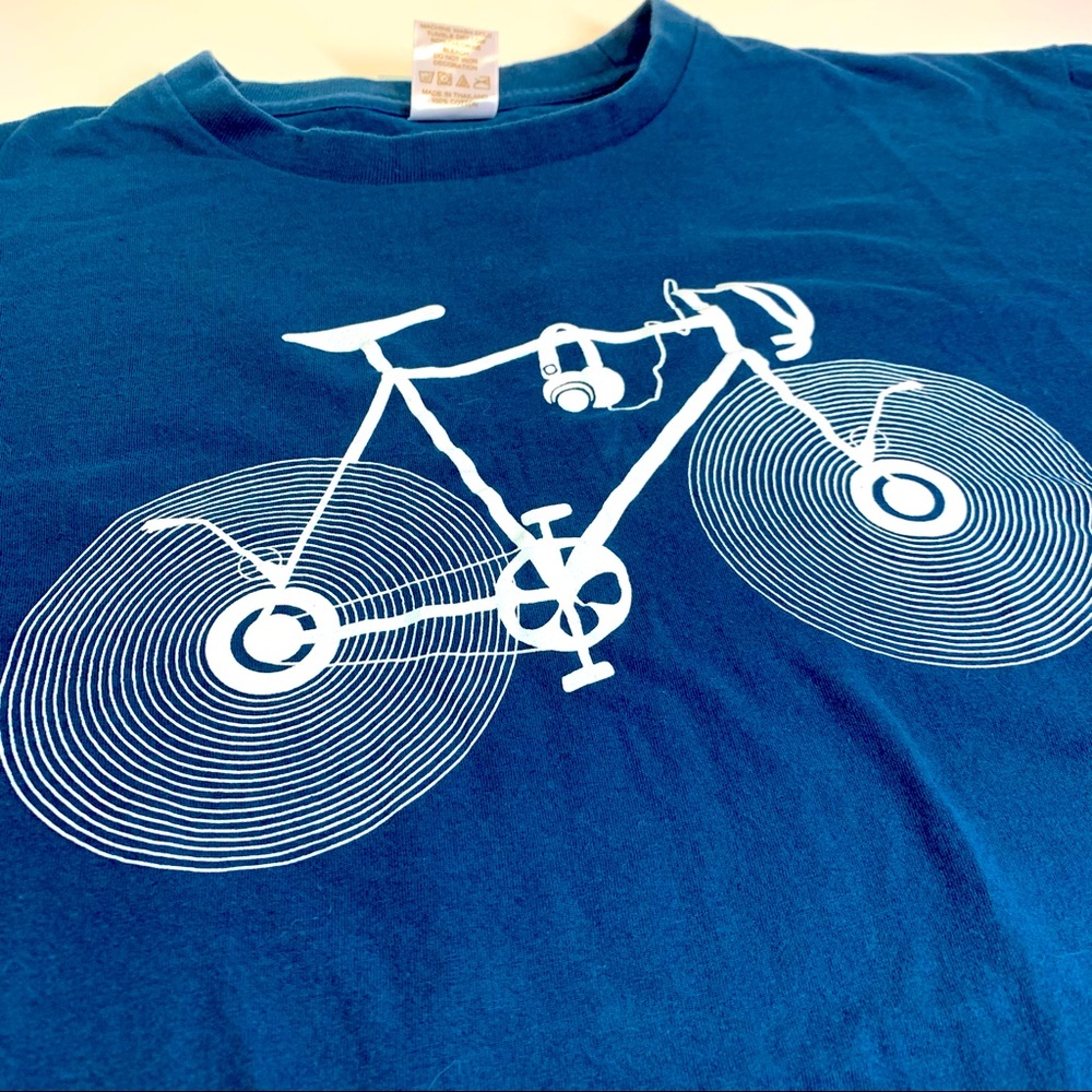 Bicycle/DJ shirt turntable wheels